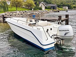 Family Oasis With Lake View-by Traum