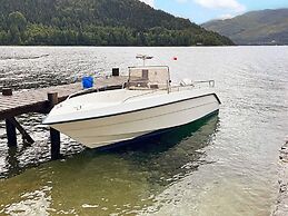 Family Oasis With Lake View-by Traum