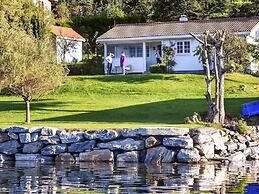 Family Oasis With Lake View-by Traum