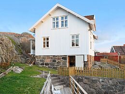 Panoramic Sea Views in Skarhamn-by Traum