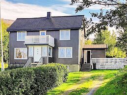 6 Person Holiday Home in Vevelstad