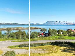 6 Person Holiday Home in Vevelstad