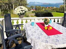 6 Person Holiday Home in Vevelstad