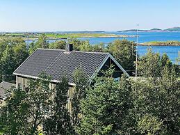 6 Person Holiday Home in Vevelstad