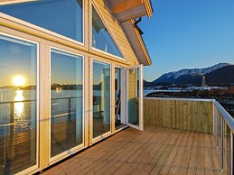 10 Person Holiday Home in Brattvag