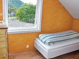 10 Person Holiday Home in Midsund