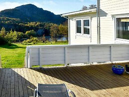 10 Person Holiday Home in Midsund