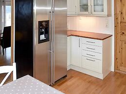 10 Person Holiday Home in Midsund