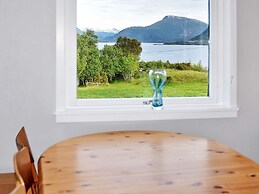 10 Person Holiday Home in Midsund