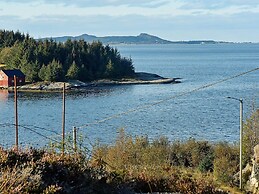 10 Person Holiday Home in Midsund