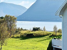 10 Person Holiday Home in Midsund