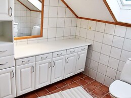 10 Person Holiday Home in Midsund