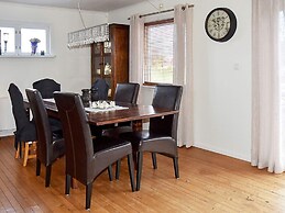 10 Person Holiday Home in Midsund
