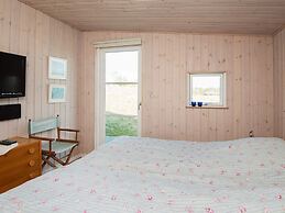 Tranquil Beach Cottage in Rindby-by Traum