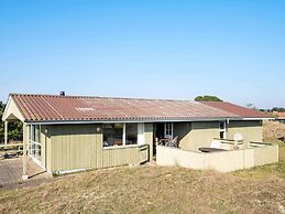Tranquil Beach Cottage in Rindby-by Traum