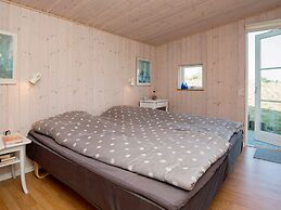 Tranquil Beach Cottage in Rindby-by Traum