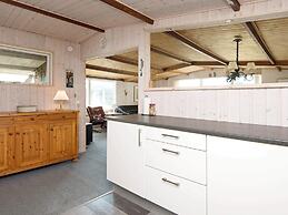 Tranquil Beach Cottage in Rindby-by Traum