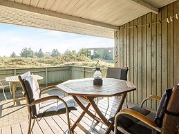 Tranquil Beach Cottage in Rindby-by Traum
