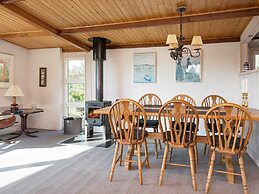 Tranquil Beach Cottage in Rindby-by Traum