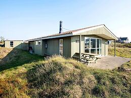 Tranquil Beach Cottage in Rindby-by Traum