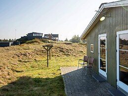 Tranquil Beach Cottage in Rindby-by Traum