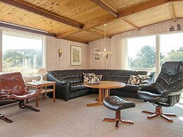 Tranquil Beach Cottage in Rindby-by Traum