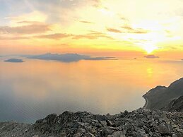 Seaside Retreat in Lyngen-by Traum