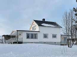 Seaside Retreat in Lyngen-by Traum
