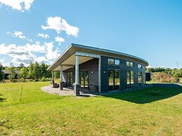 Luxury Lakeside Retreat With Spa-by Traum
