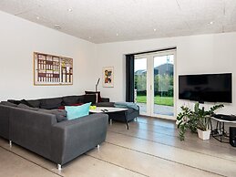 Luxury Lakeside Retreat With Spa-by Traum