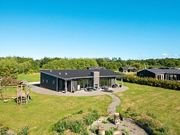 Luxury Lakeside Retreat With Spa-by Traum