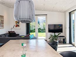 Luxury Lakeside Retreat With Spa-by Traum