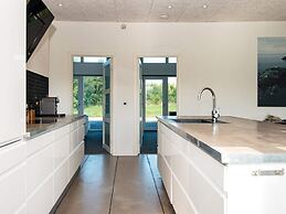 Luxury Lakeside Retreat With Spa-by Traum