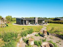 Luxury Lakeside Retreat With Spa-by Traum