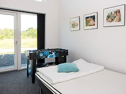 Luxury Lakeside Retreat With Spa-by Traum