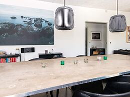 Luxury Lakeside Retreat With Spa-by Traum