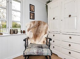 Idyllic Beach Retreat in Aaeulba K-by Traum