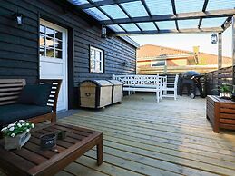 Idyllic Beach Retreat in Aaeulba K-by Traum