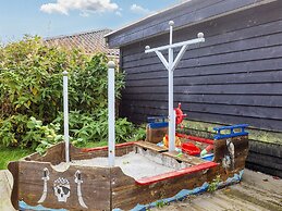 Idyllic Beach Retreat in Aaeulba K-by Traum