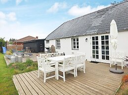 Idyllic Beach Retreat in Aaeulba K-by Traum