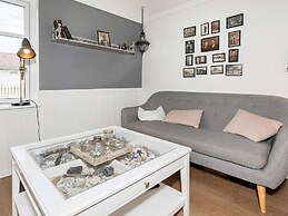 Idyllic Beach Retreat in Aaeulba K-by Traum