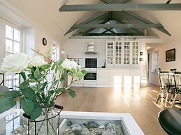 Idyllic Beach Retreat in Aaeulba K-by Traum