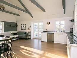 Idyllic Beach Retreat in Aaeulba K-by Traum