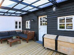 Idyllic Beach Retreat in Aaeulba K-by Traum