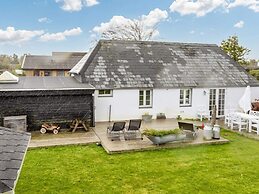 Idyllic Beach Retreat in Aaeulba K-by Traum