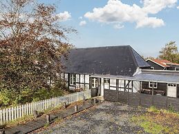 Idyllic Beach Retreat in Aaeulba K-by Traum