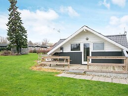 6 Person Holiday Home in Hejls