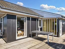 6 Person Holiday Home in Glesborg