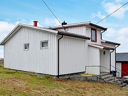 8 Person Holiday Home in Sætervik