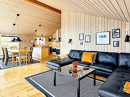 10 Person Holiday Home in Vaeggerlose